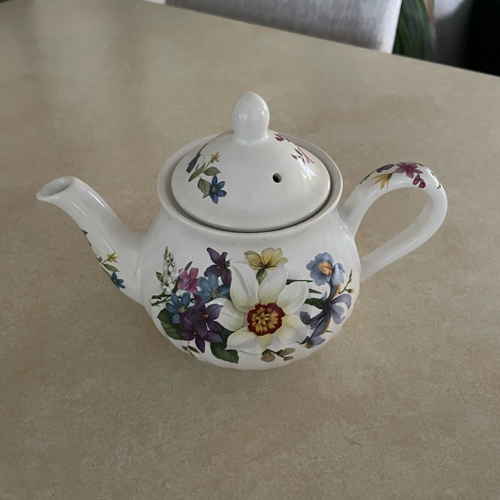 Vintage Arthur Wood & Son Staffordshire England Floral Teapot Hand Painted - Picture 2 of 3